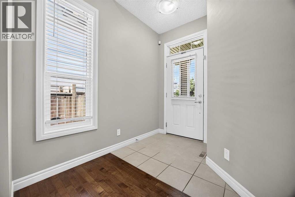 1022 Evanston Drive — photo 2