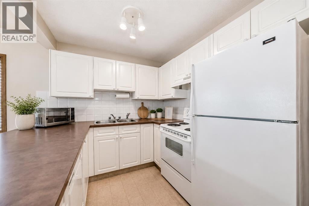 152 Country Hills Villas NW — photo 12