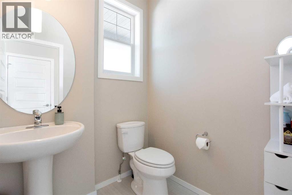 1765 Baywater Road SW — photo 18