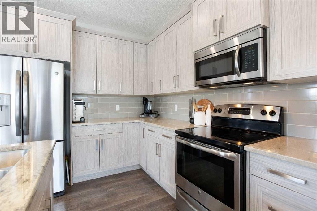 1765 Baywater Road SW — photo 12