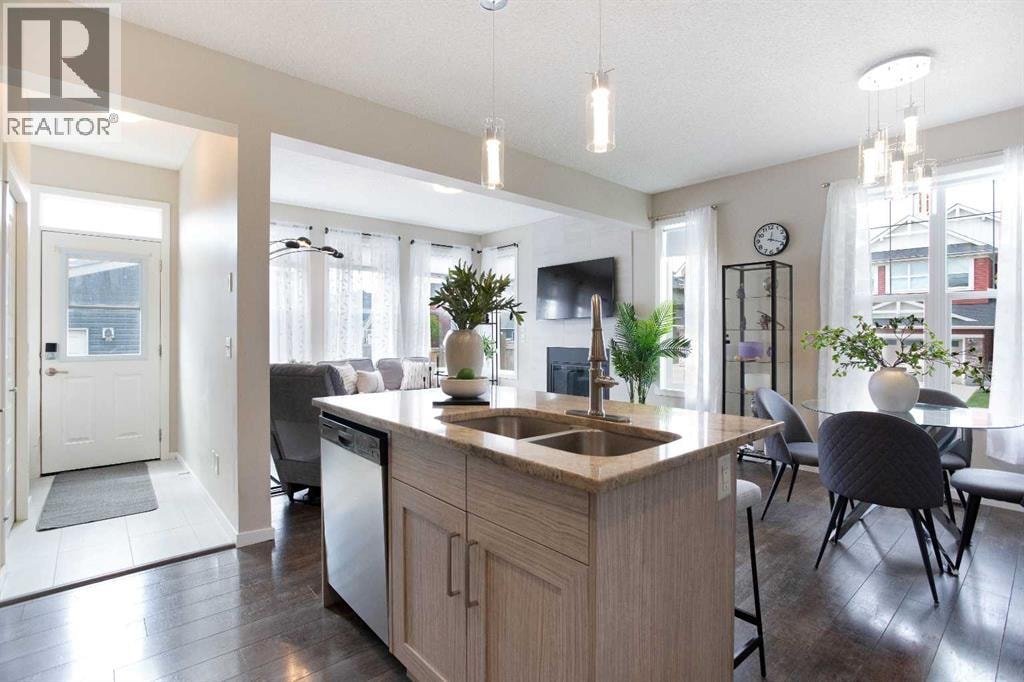 1765 Baywater Road SW — photo 14