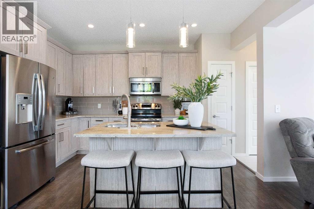 1765 Baywater Road SW — photo 10