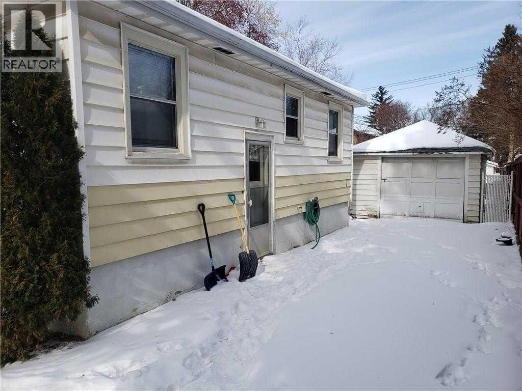 428 32 Avenue NW — photo 4