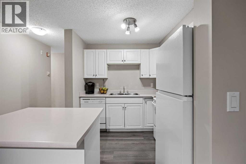 2206, 2000 Millrise Point SW — photo 4