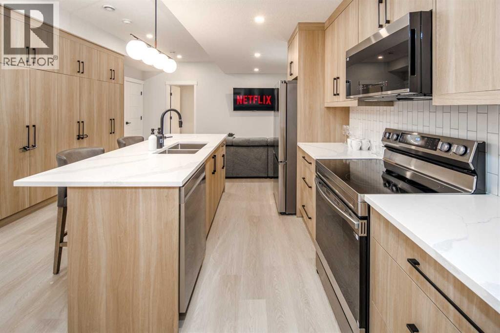 912 15 Avenue NE — photo 38