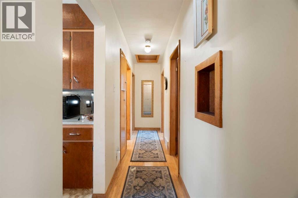 3019 37 Street SW — photo 15