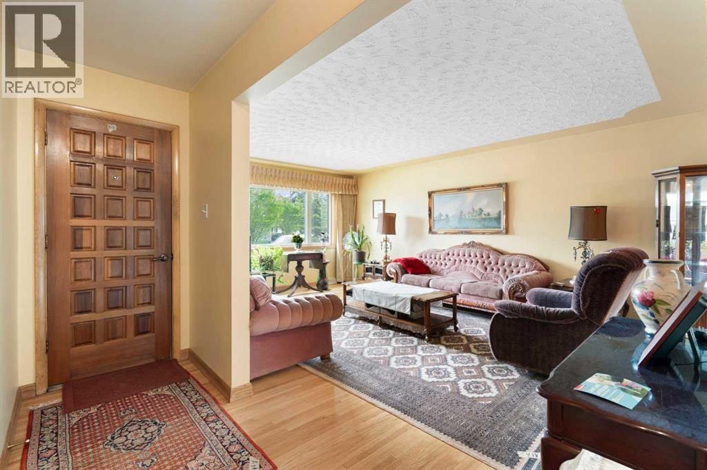 3019 37 Street SW — photo 5