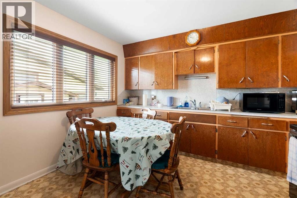 3019 37 Street SW — photo 12