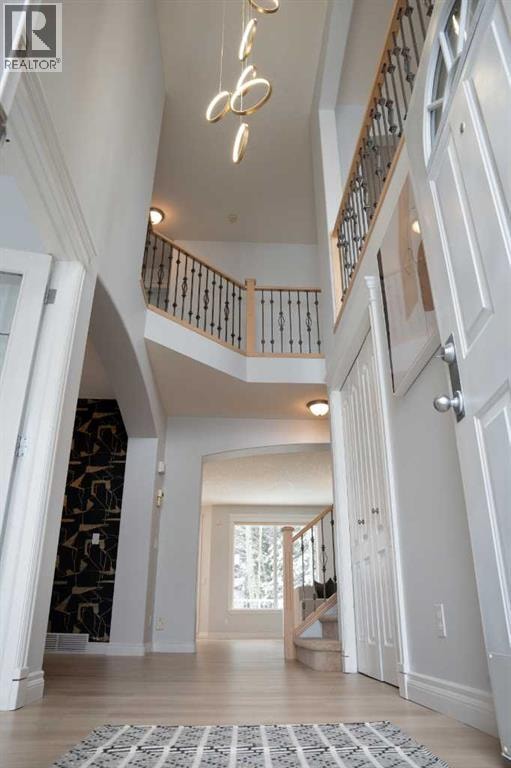 3 Strathridge Bay SW — photo 8