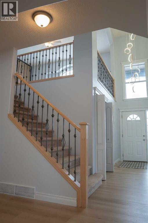 3 Strathridge Bay SW — photo 22