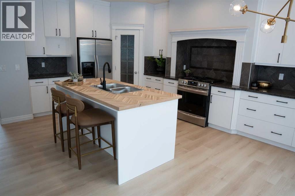 3 Strathridge Bay SW — photo 5