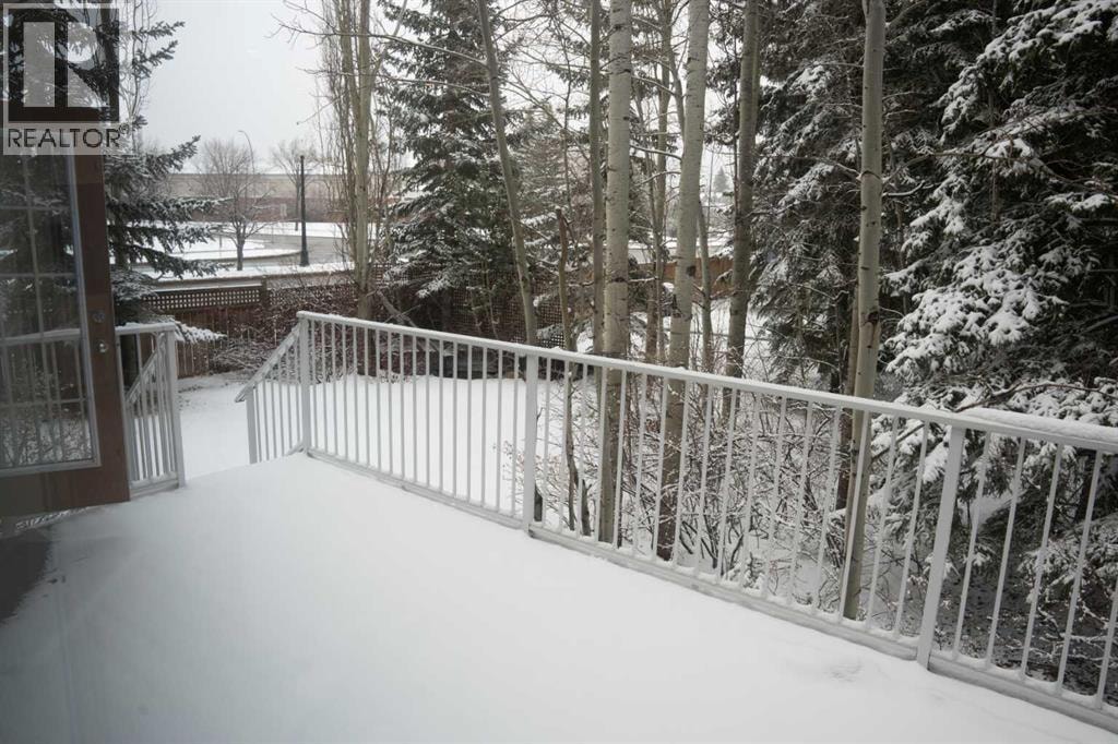 3 Strathridge Bay SW — photo 15