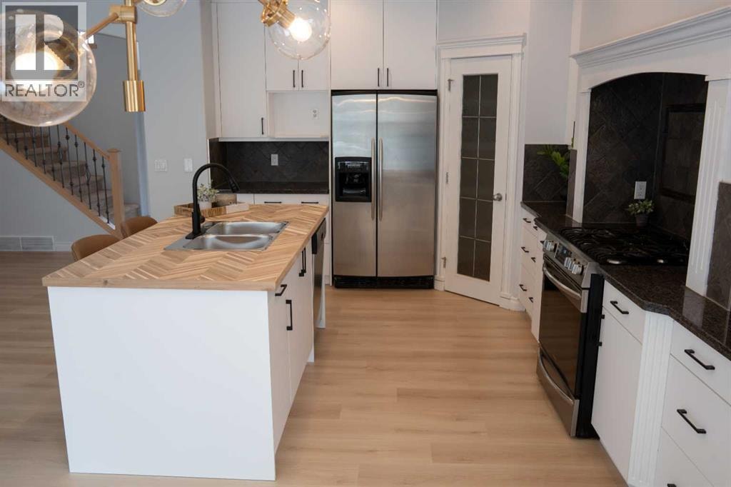 3 Strathridge Bay SW — photo 10