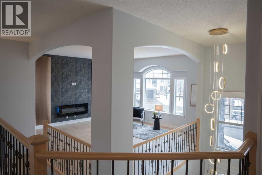 3 Strathridge Bay SW — photo 34