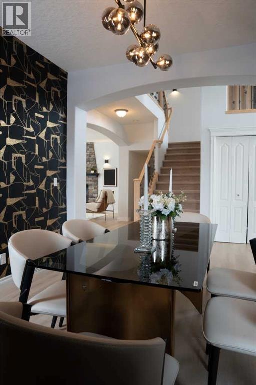 3 Strathridge Bay SW — photo 3