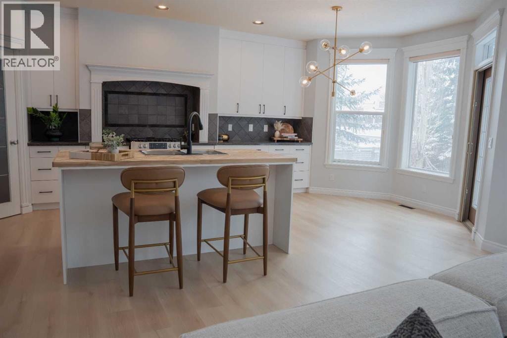 3 Strathridge Bay SW — photo 6