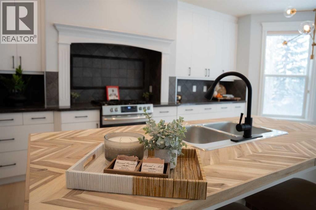 3 Strathridge Bay SW — photo 14