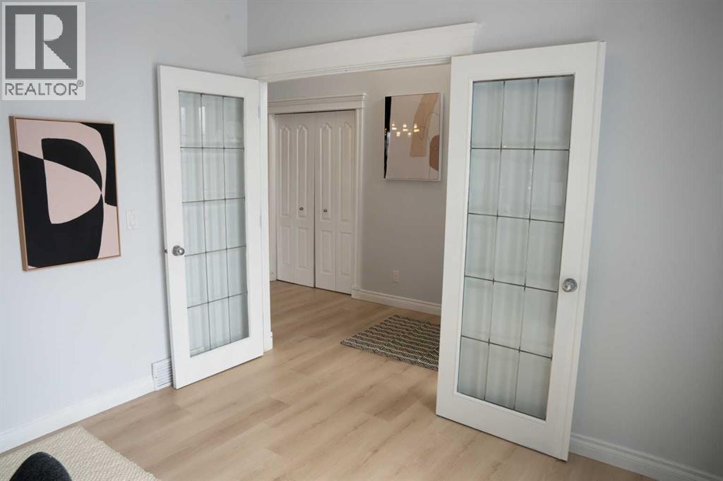 3 Strathridge Bay SW — photo 30