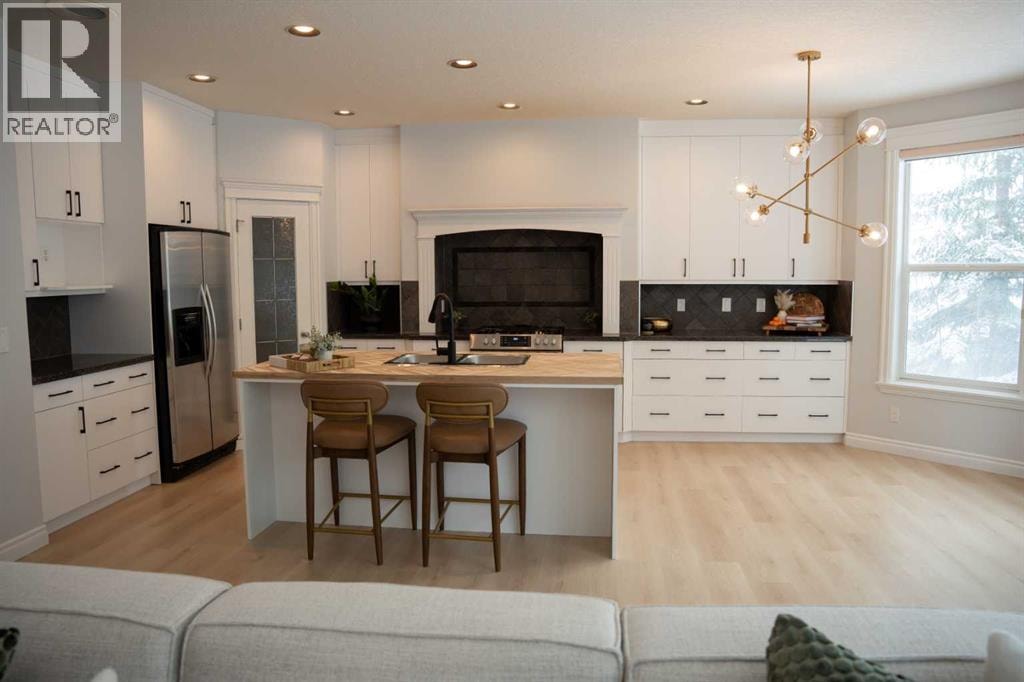 3 Strathridge Bay SW — photo 35