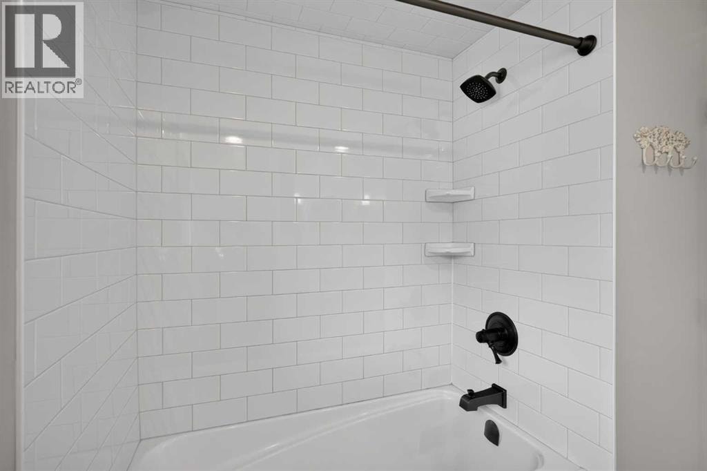 5202 Dalhousie Drive NW — photo 17