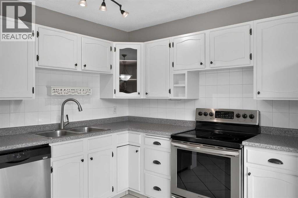 5202 Dalhousie Drive NW — photo 5