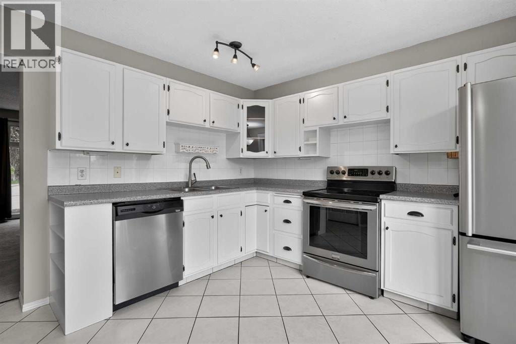 5202 Dalhousie Drive NW — photo 4