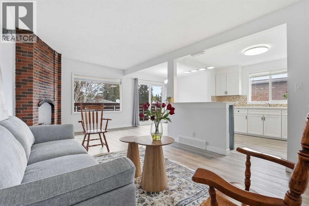 5407 Dalrymple Crescent NW — photo 5