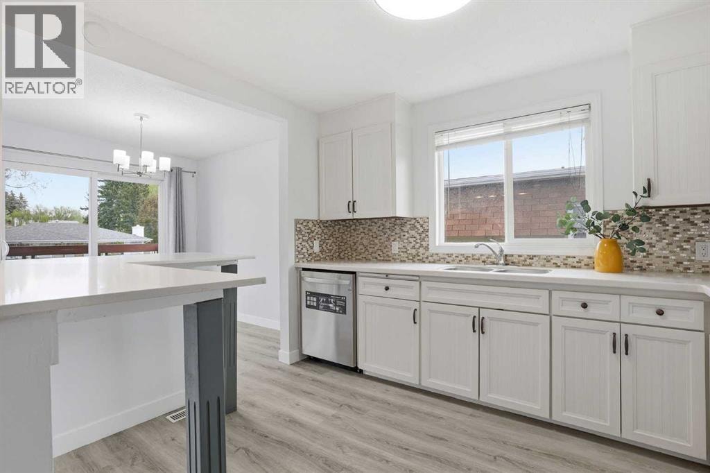 5407 Dalrymple Crescent NW — photo 12