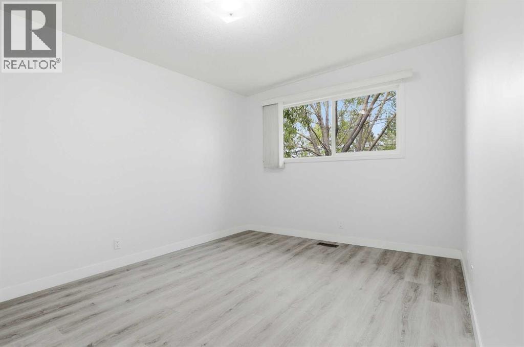5407 Dalrymple Crescent NW — photo 25