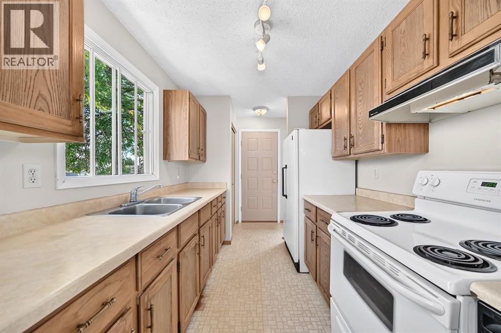 103 Rivervalley Crescent SE — photo 3
