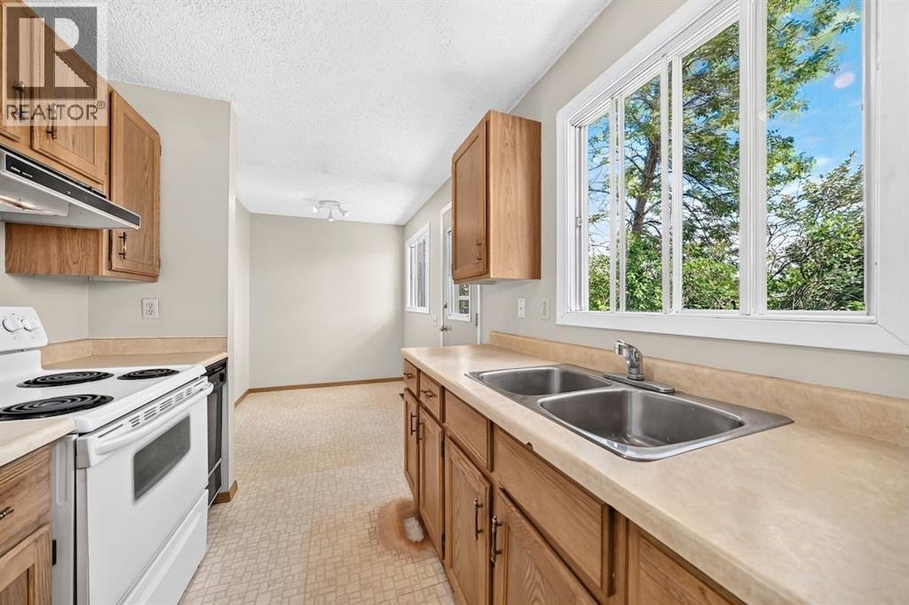 103 Rivervalley Crescent SE — photo 4