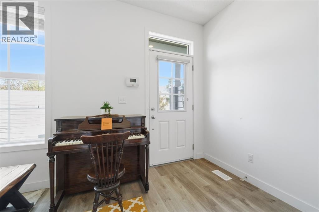 186 Silverado Boulevard SW — photo 3