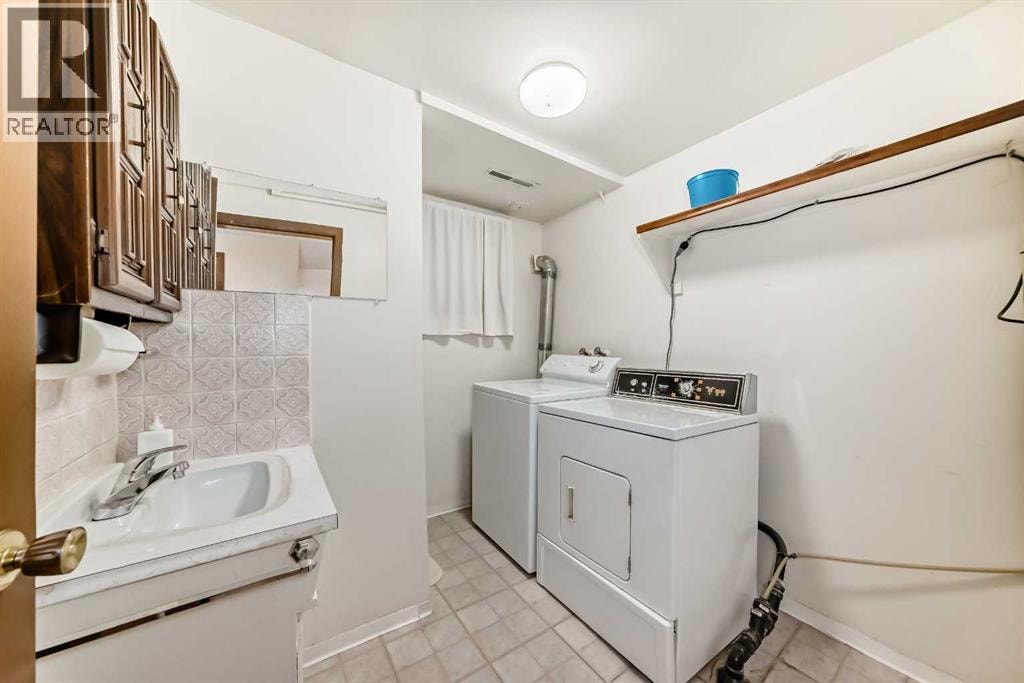 2224A 34 Street SW — photo 19