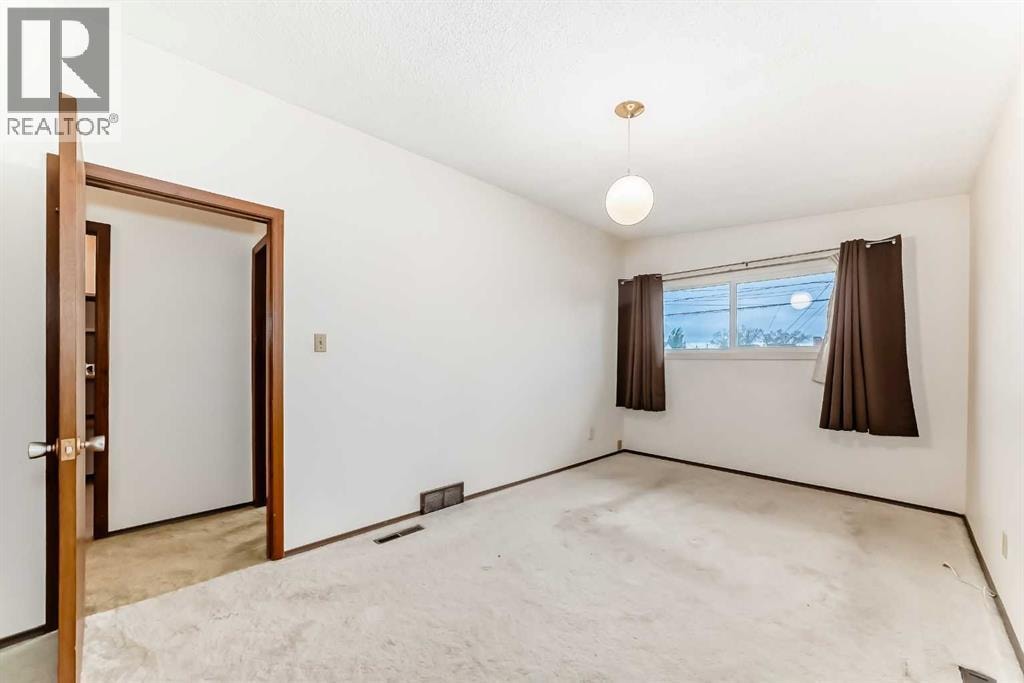 2224A 34 Street SW — photo 11