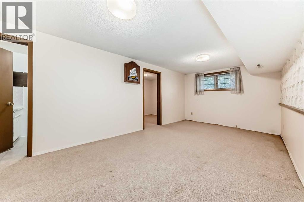 2224A 34 Street SW — photo 15