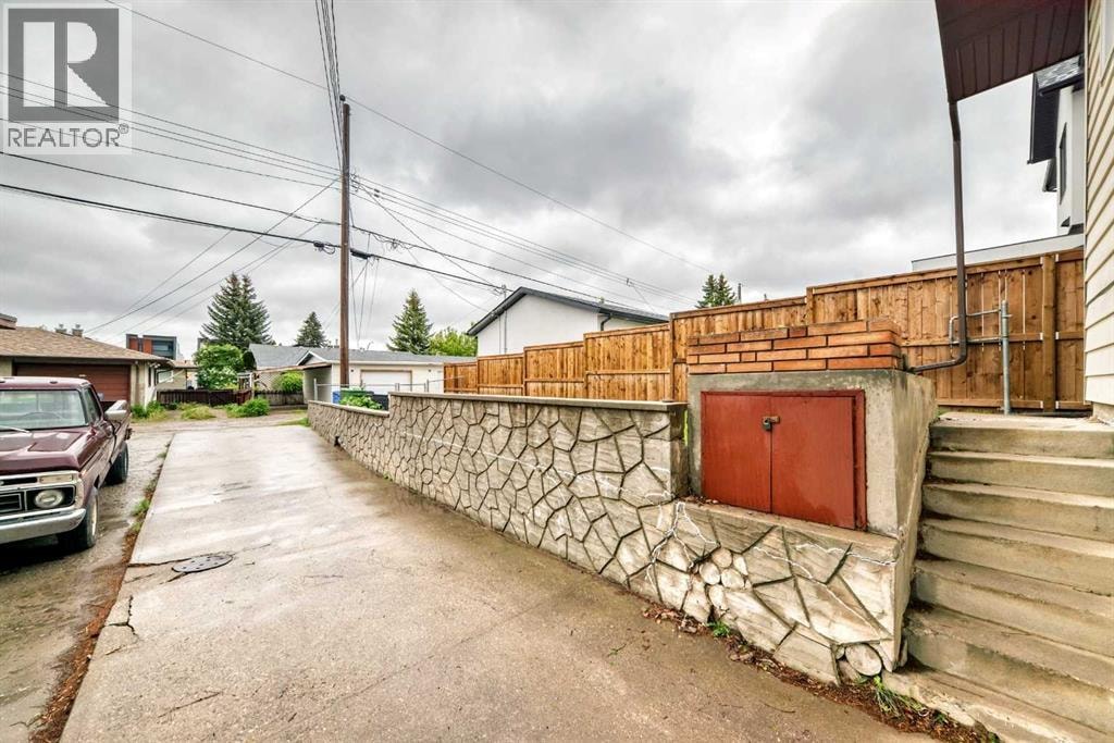 2224A 34 Street SW — photo 22