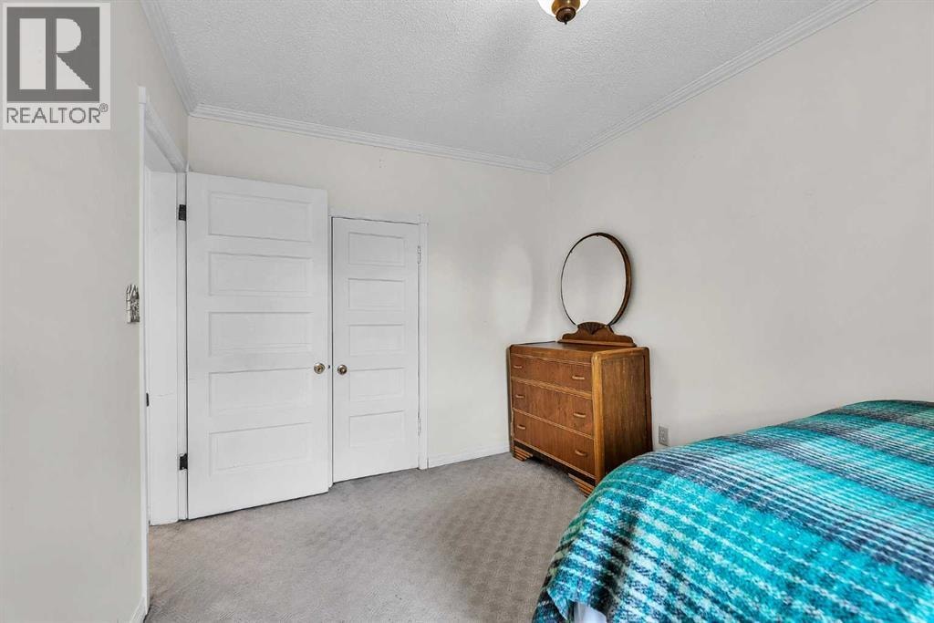 712 14 Street SE — photo 32