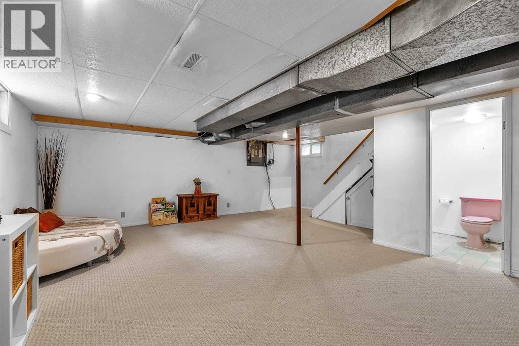 712 14 Street SE — photo 38
