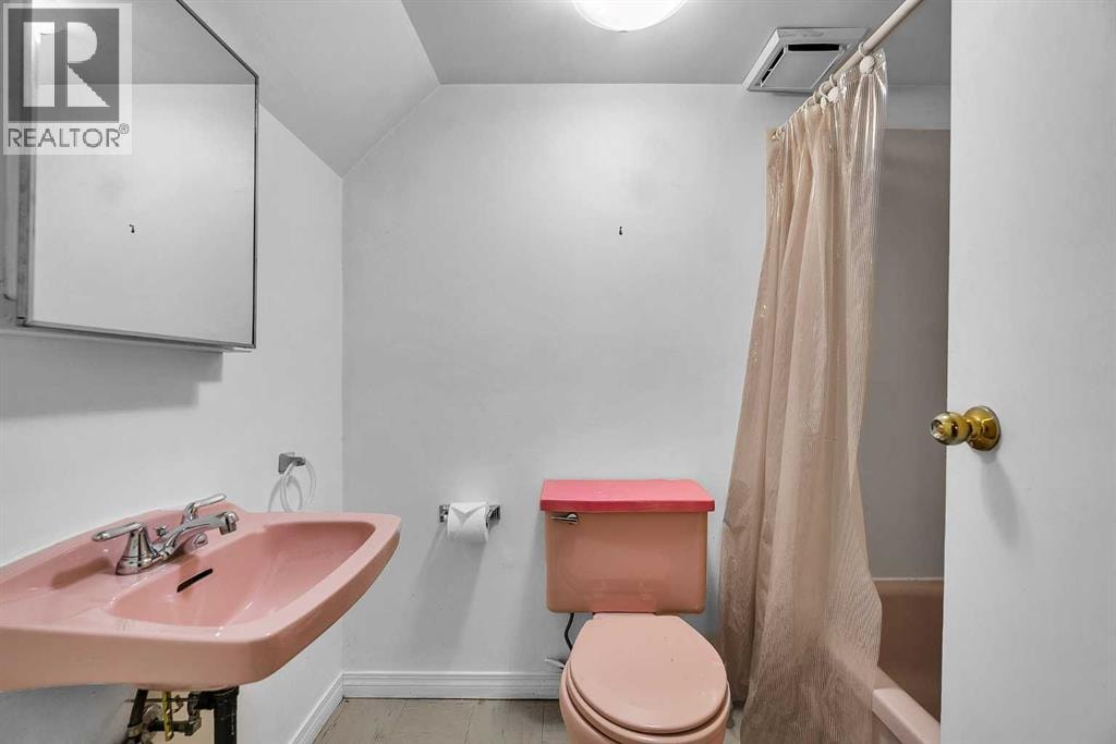 712 14 Street SE — photo 39