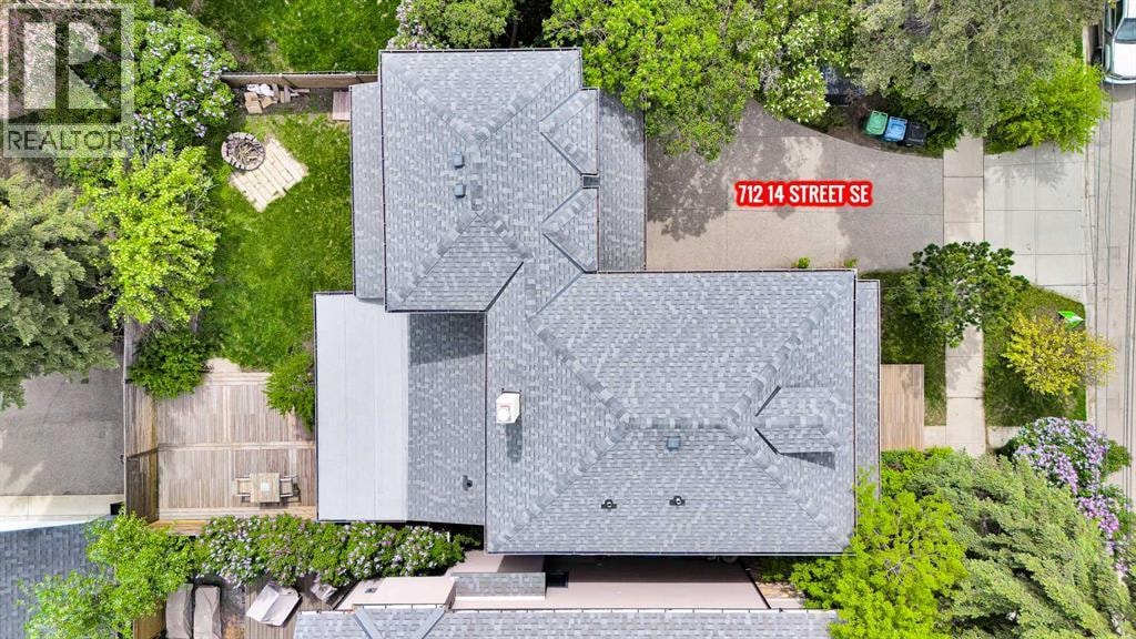 712 14 Street SE — photo 2