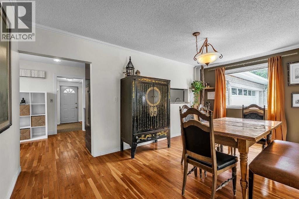712 14 Street SE — photo 11