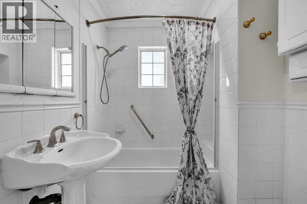 712 14 Street SE — photo 33