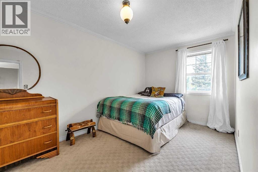 712 14 Street SE — photo 31