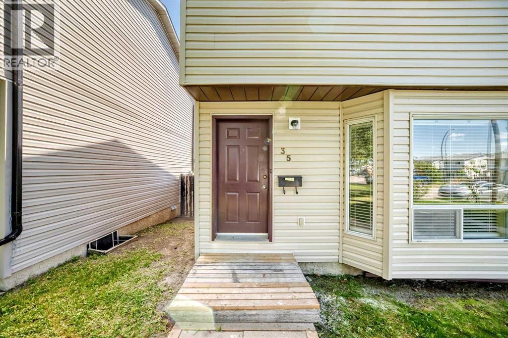 35 Martindale Court NE — photo 2