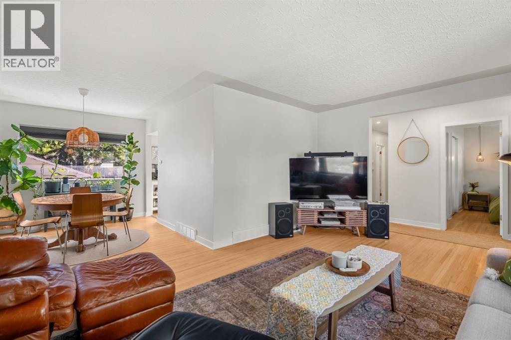 1207 40 Avenue NW — photo 4