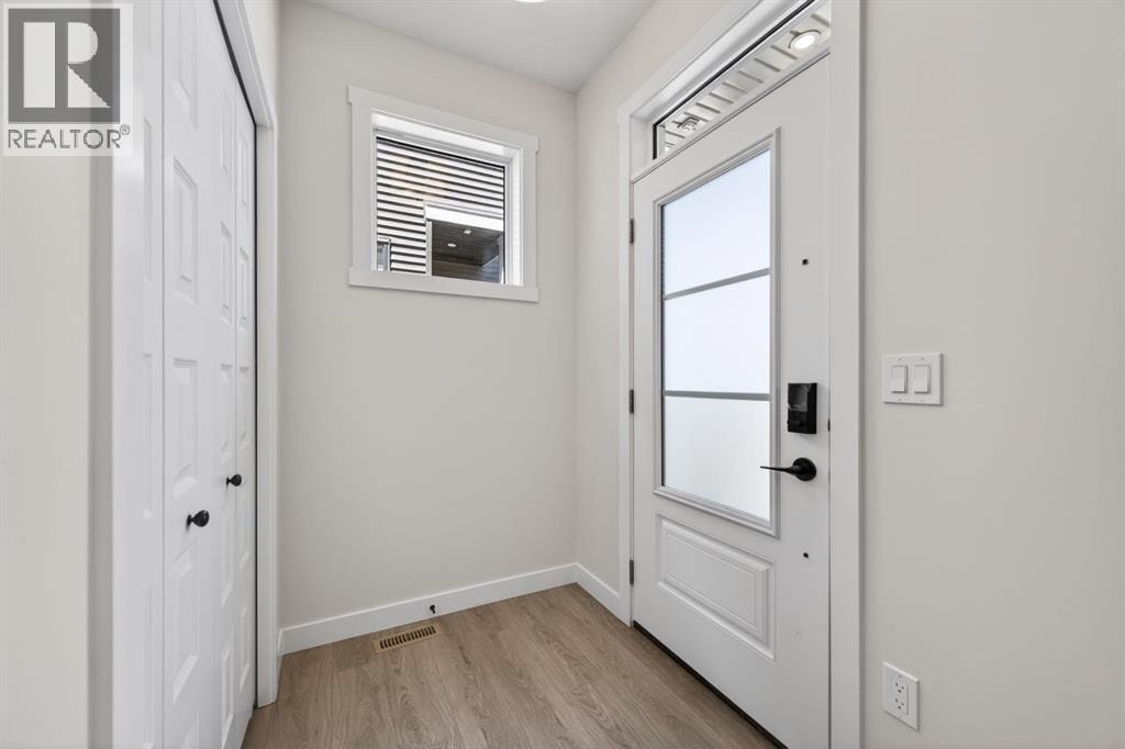 1059 Bayview Crescent — photo 3