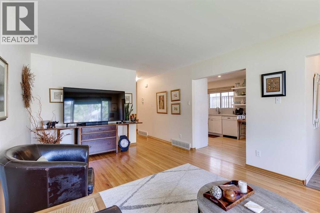 1333 Rosehill Drive NW — photo 8