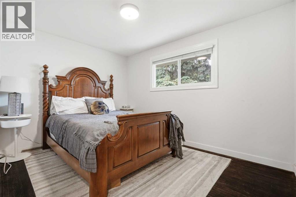 3732 45 Street SW — photo 11