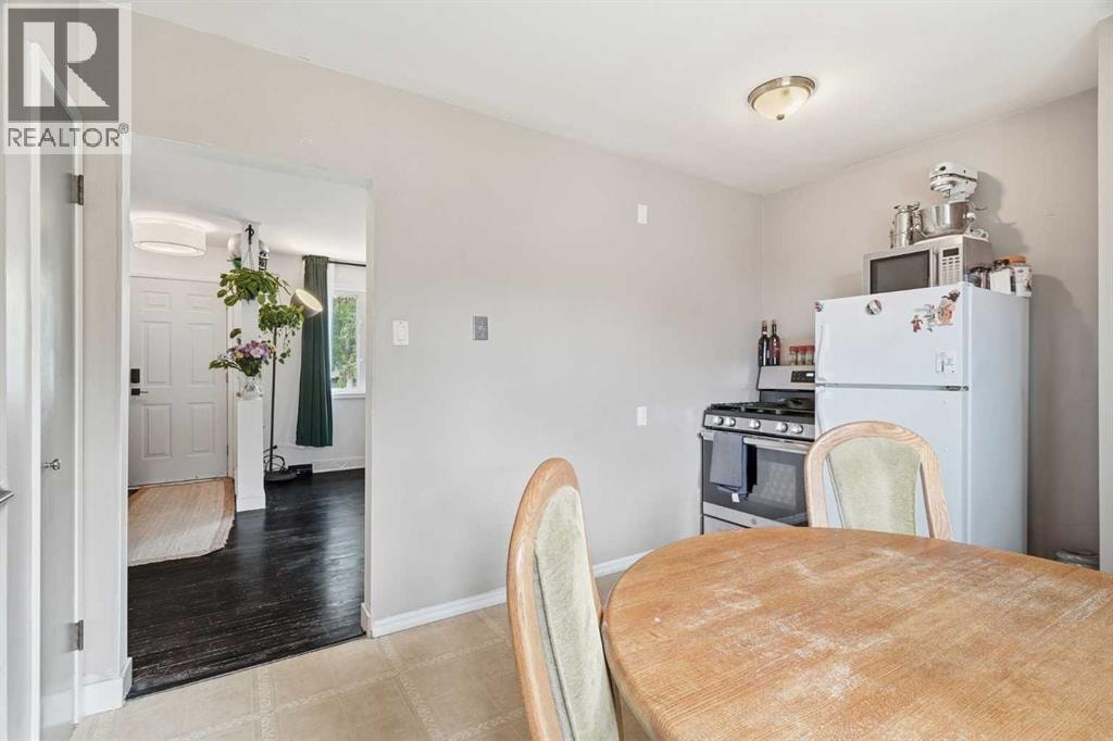 3732 45 Street SW — photo 17