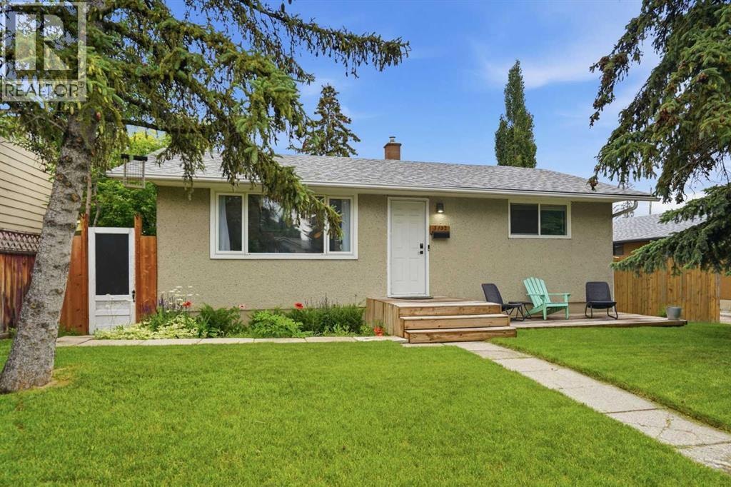 3732 45 Street SW — photo 2